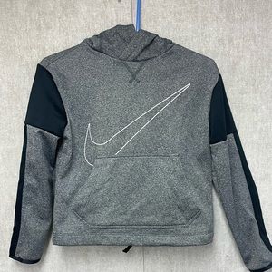 Nike boys pullover sweatshirt. Size M